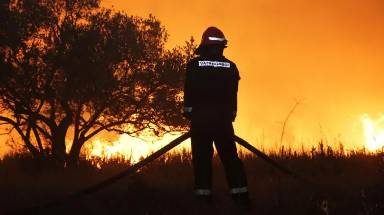 I dalje gori kod Skradina i na području Komina