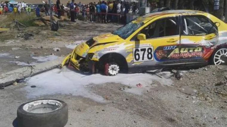 Vozač relija autom uletio u publiku, troje mrtvih