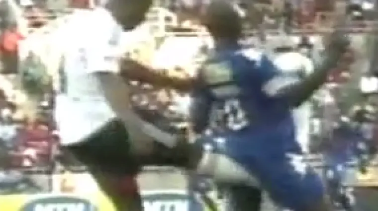 Pogledajte brutalni napad u međunožje!