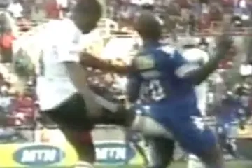 Pogledajte brutalni napad u međunožje!