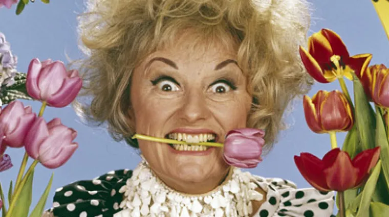 Preminula pionirka stand-up komedije