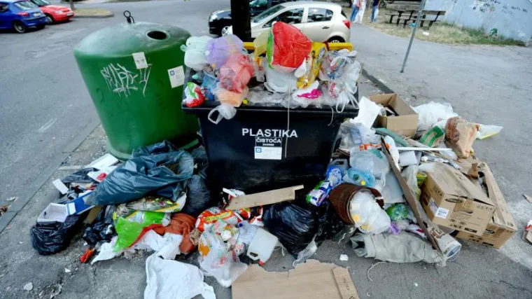Smeće posvuda: Ulice Zagreba zatrpane smrdljivim otpadom!