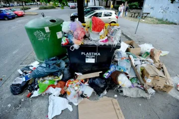 Smeće posvuda: Ulice Zagreba zatrpane smrdljivim otpadom!