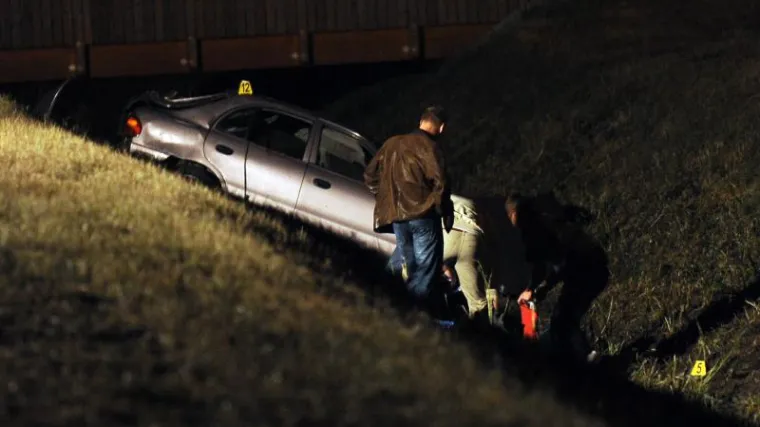 Pijan i bez vozačke sletio s ceste, jedna osoba poginula