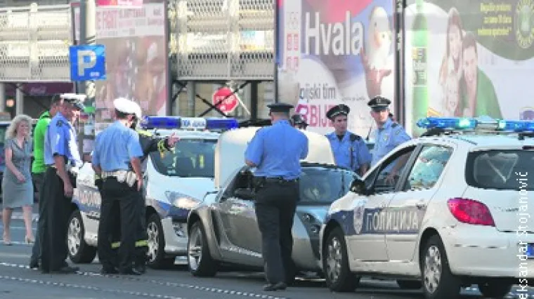 Ranjen pobjegao policajcima, u bijegu udario jednog od njih