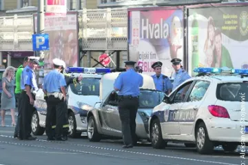 Ranjen pobjegao policajcima, u bijegu udario jednog od njih