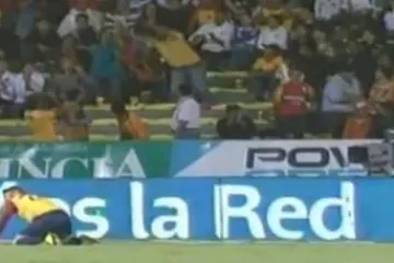 Nespretni navijač izmamio smijeh svih na tribini