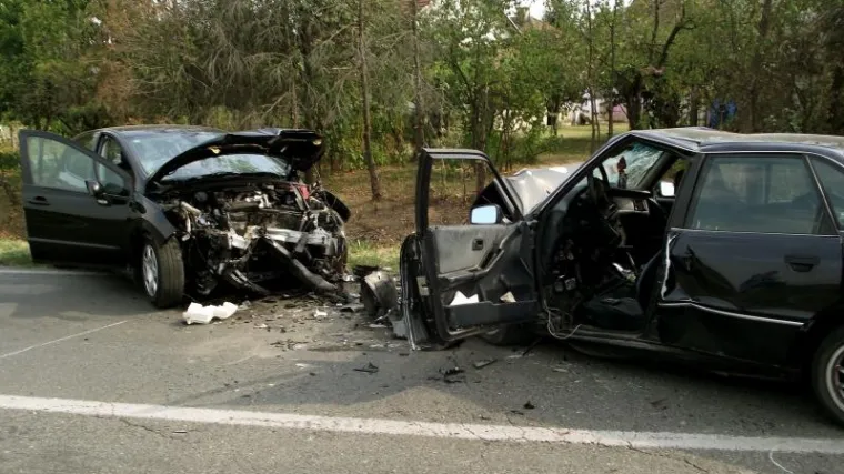Dvojica poginulih u silovitom sudaru kod Nove Gradi&scaron;ke