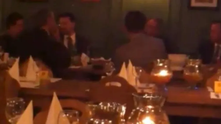 Ministar iznad zakona: Jakovina pušio u restoranu