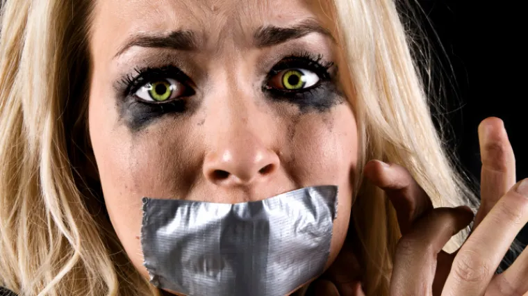 Tek jedna od 10 žena policiji prijavi seksualni napad!