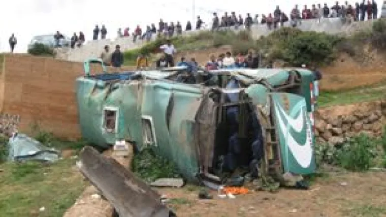 Autobus pao u provaliju, 22 osobe poginule