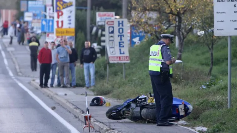 U stravičnom sudaru kod Karlovca poginuo motociklist