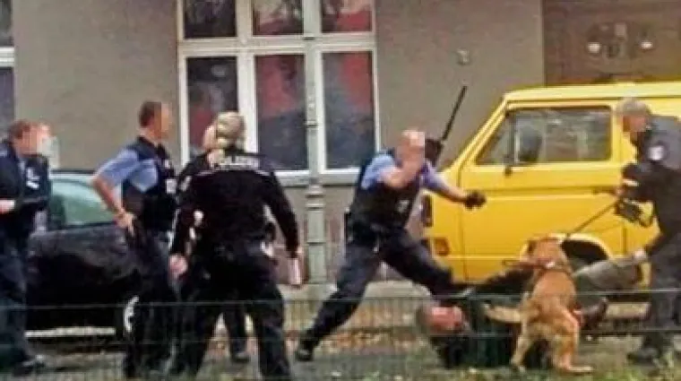 Upucali i cipelarili mu&scaron;karca, kasnije pustili psa da ga izgrize