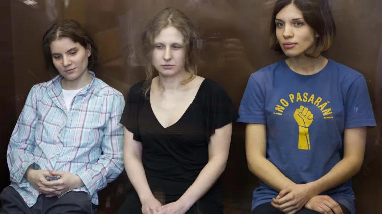 Oslobođena jedna članica punk skupine Pussy Riot!