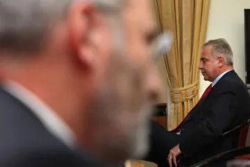 Pogledajte žestok napad na Bajića u Saboru