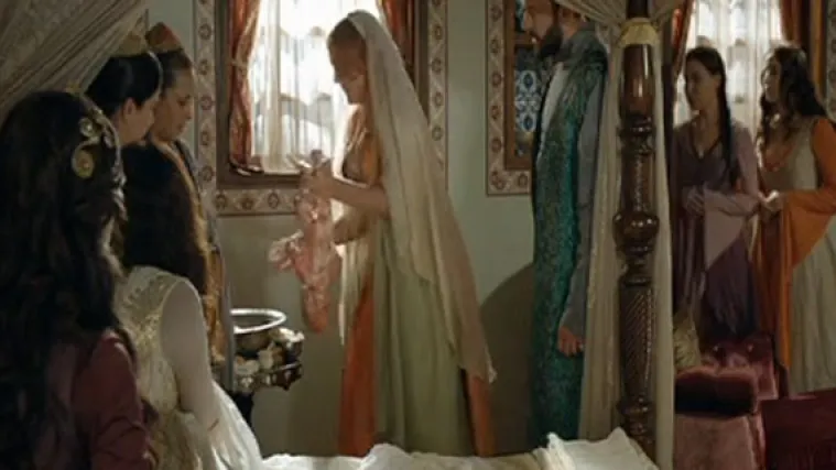 Hurem spasila dijete svog neprijatelja!