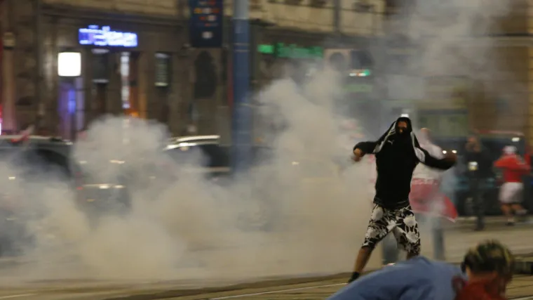 U Skoplju izbodena trojica srpskih navijača!