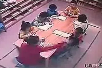 Kamere snimile učiteljicu kako šamara djecu