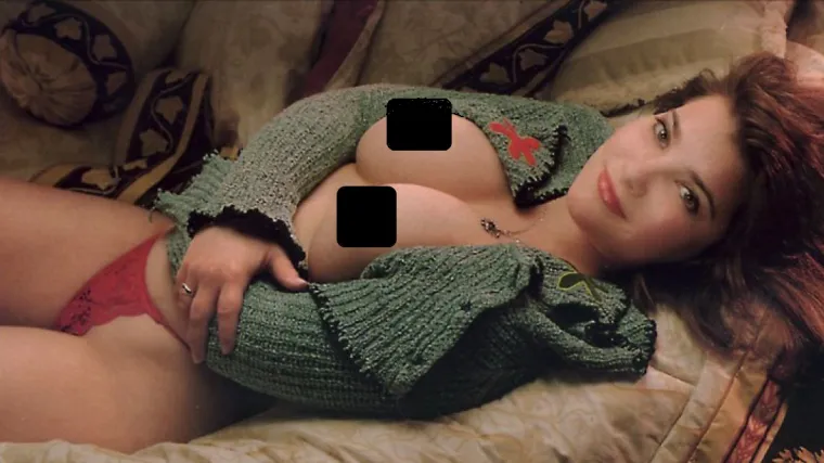 Seksi političarka ugrozila karijeru zbog fotki u toplesu