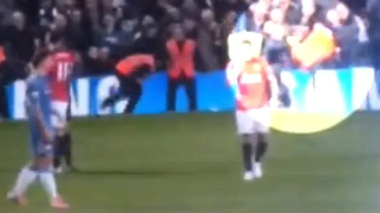 Navijači Chelseaja izbacili redara s tribine!