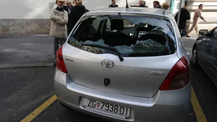 Gol razbijao automobile u centru Zagreba