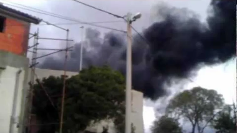 Gusti crni dim sukljao iz rafinerije INA-e