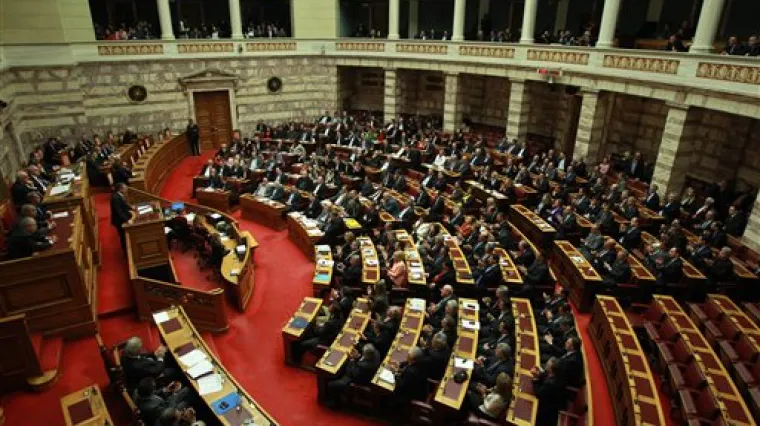 Unatoč prosvjedima, Grčka usvojila &scaron;tedljivi proračun