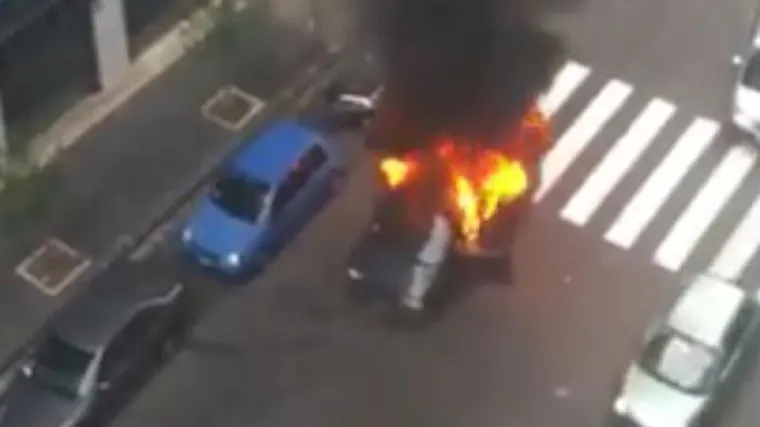 Napolijevi huligani zapalili automobil svojih rivala