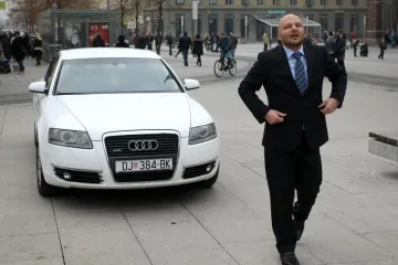 Drmić dovezao Audi na osječki trg: Nisam kriminalac