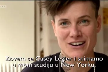 Upoznajte Casey, ženu koja pistama šeće kao 'frajer'