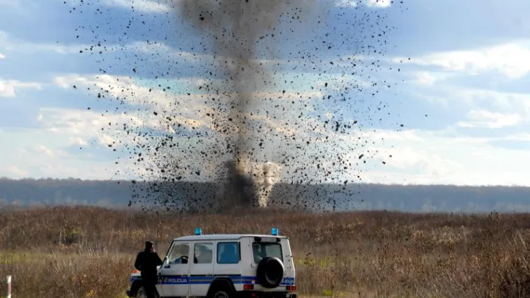 Eksplozijom uni&scaron;tena bomba te&scaron;ka 250 kila