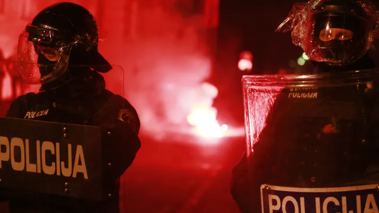 'Neću udarati gladnog susjeda jer sam jedan od vas! Spustit ću štit!'