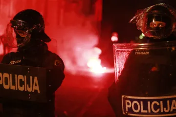 'Neću udarati gladnog susjeda jer sam jedan od vas! Spustit ću štit!'