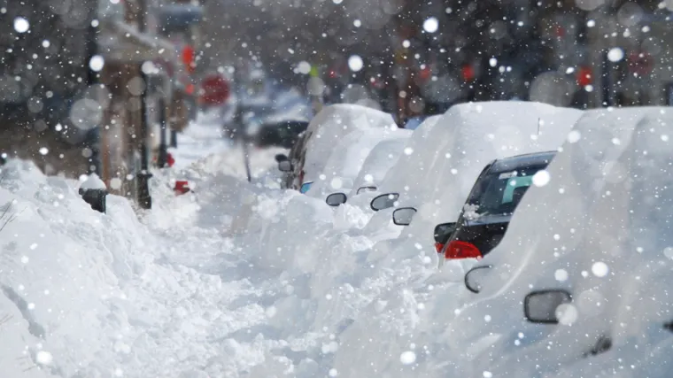 Zarobljeni bez hrane i pića: Satima stajali u koloni na autocesti!