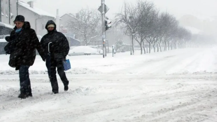 Snijeg potpuno zabijelio Hrvatsku