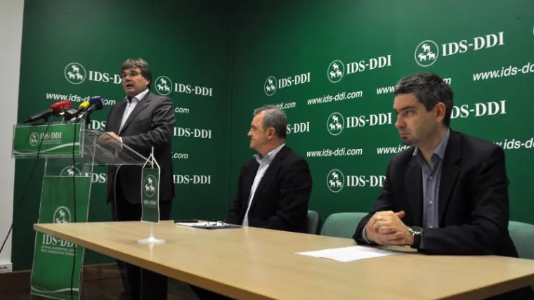 'Nek' HDZ očisti svoj prag jer pred njim ima tone političkog smeća'