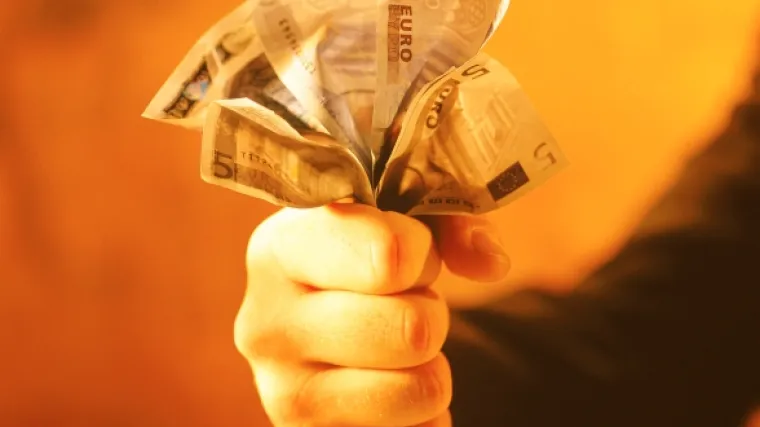 Berlusconi: Italija prisiljena napustiti euro?