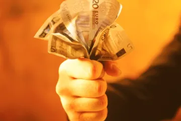 Berlusconi: Italija prisiljena napustiti euro?