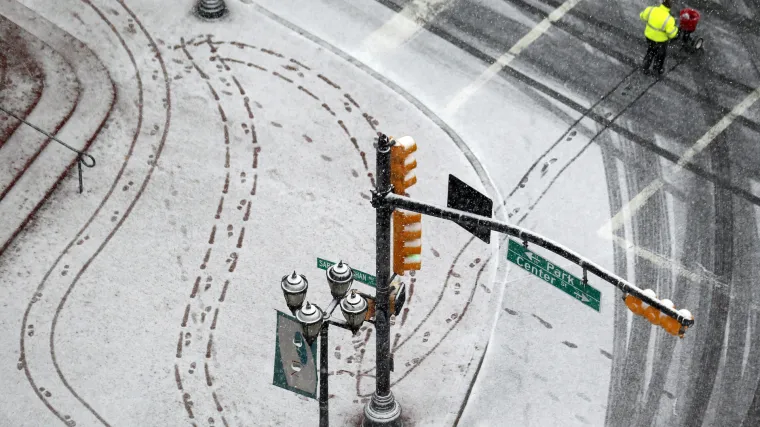 Snježne oluje paralizirale sjeveroistok SAD-a
