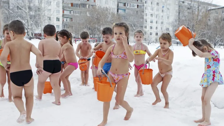 Brutalan režim: Djeca se polijevaju vodom na -25!