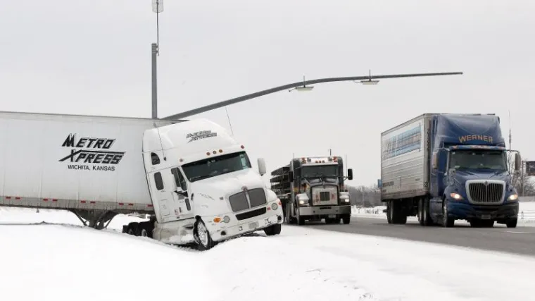 Snježna oluja zahvatila SAD: Poginulo &scaron;est osoba