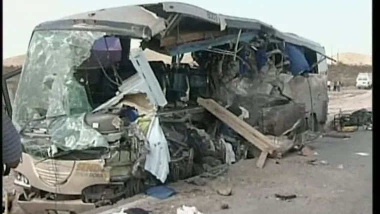 Autobus pao u provaliju - poginulo 9 osoba!