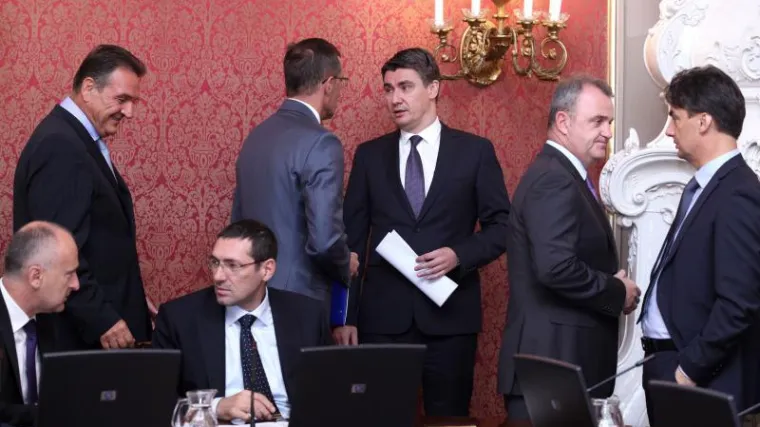 Građani napali Vladu na Facebooku: 'Zar vas nije sramota?'