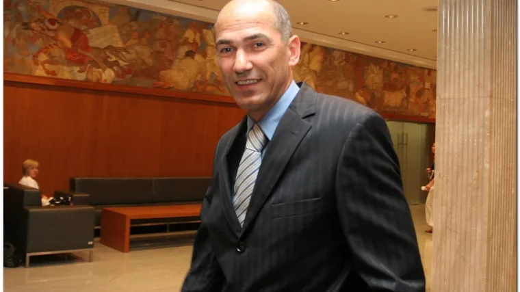 'Jan&scaron;a, podnesi ostavku ili izlazimo iz vlade!'