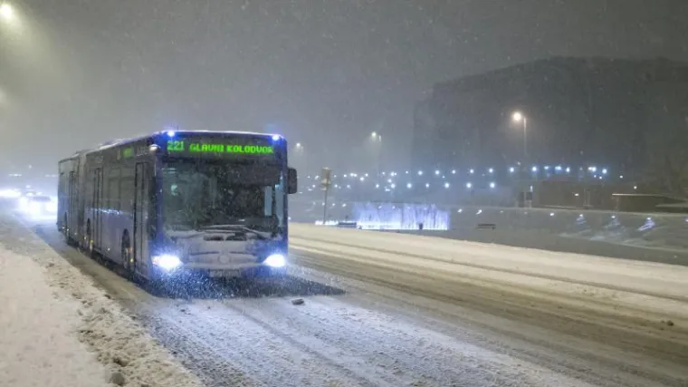 Kaos u prometu: Autobusi ne voze, tramvaji se stalno kvare