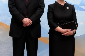 Nova pravila u HDZ-u: Žene ne smiju nositi štikle!