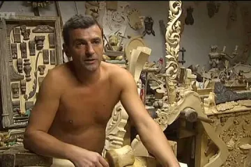 Upoznajte srpskog golog kipara