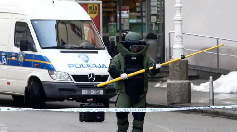 Na Trgu eksplodirala nepoznata naprava, a ne topovski udar