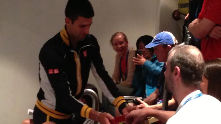 Isprika na Noletov način - novinare častio slatki&scaron;ima