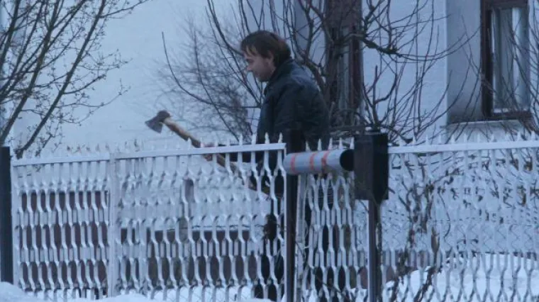 Pijani mladić sjekirom prijetio policiji, morali ga svladati silom